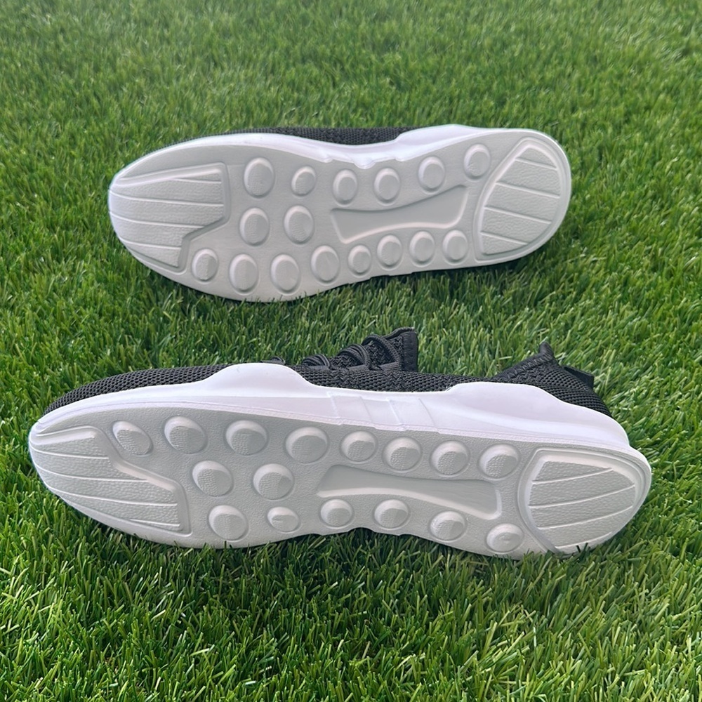 New with out tags - never worn black sneakers - Picture 2 of 4